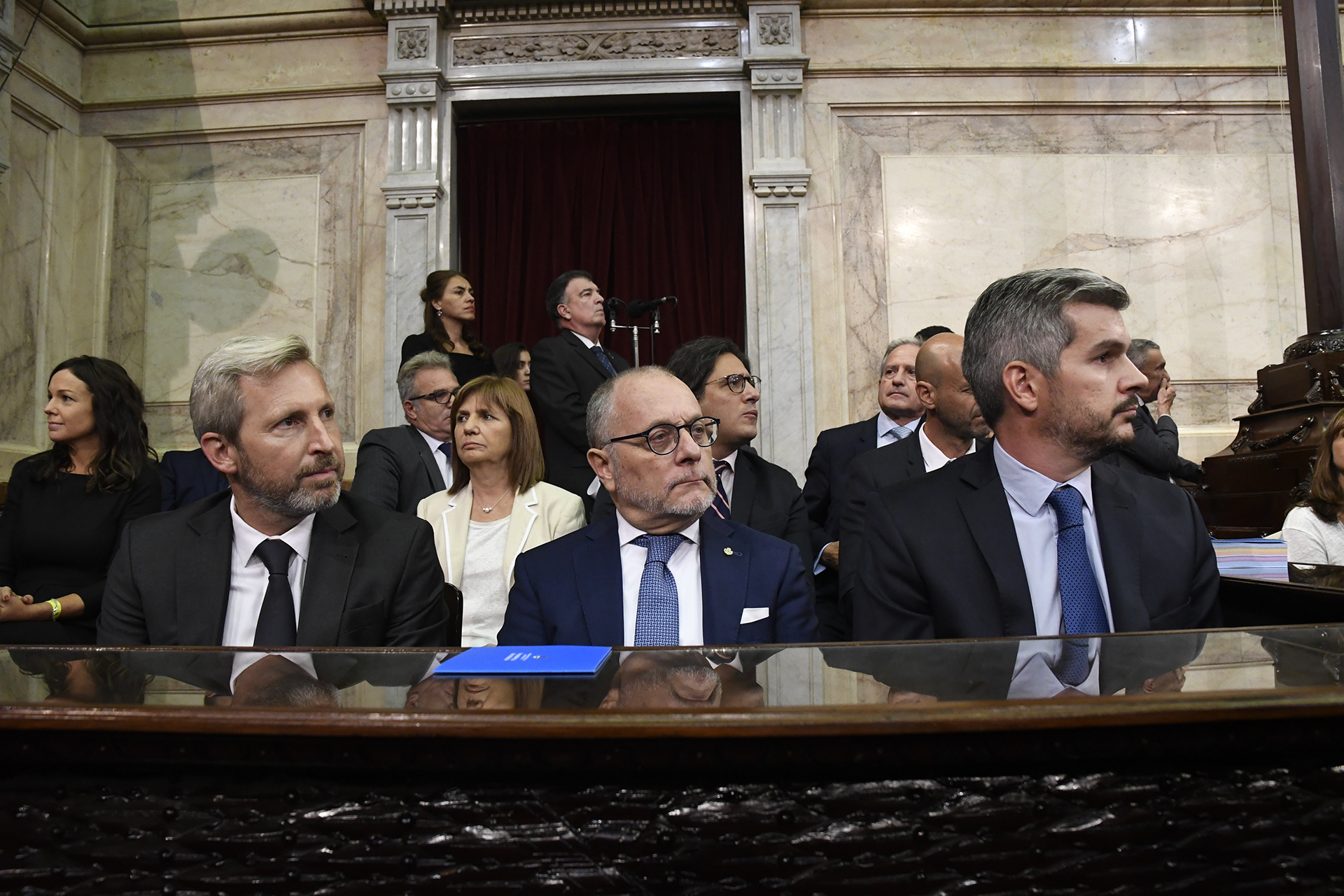 Galeria de imagenes de la noticia IMPORTANTES FIGURAS INSTITUCIONALES EN LA ASAMBLEA QUE RECIBIÓ AL PRESIDENTE 